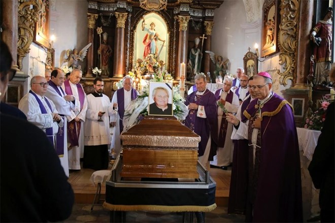 Sprovodna misa i posljednji ispraćaj vlč. Janka Bunića